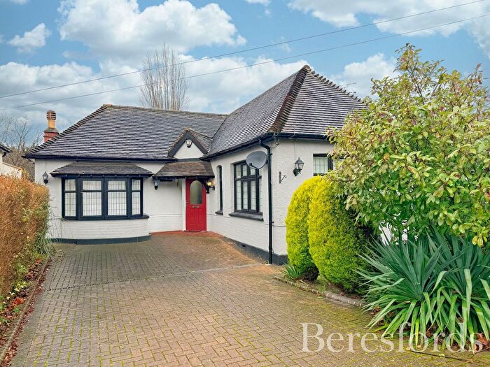 2 Bedroom Bungalow For Sale In Haynes Road, Hornchurch, RM11