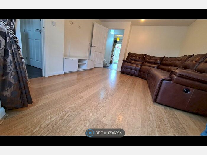 3 Bedroom Semi-Detached House To Rent In Shaw Savill Way, Milton Keynes, MK10