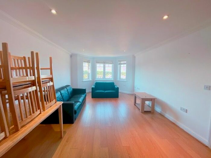 2 Bedroom Flat To Rent In Brightwen Grove, Stanmore, HA7