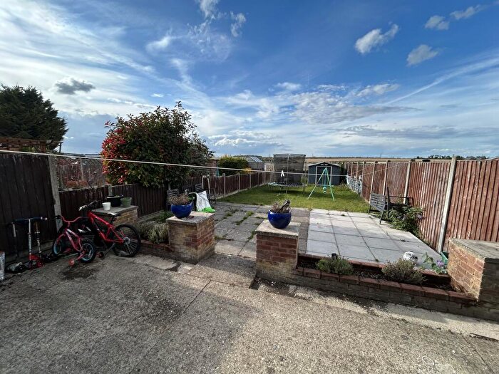 3 Bedroom Terraced House To Rent In Grove Road, Houghton Regis, Dunstable, LU5