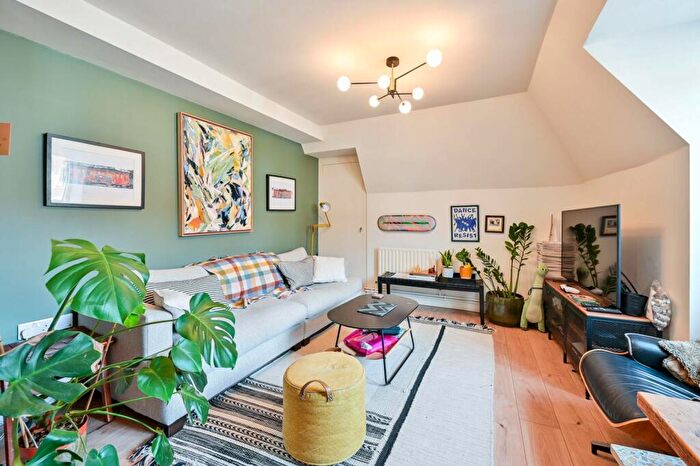 2 Bedroom Flat For Sale In Goldwell House, East Dulwich, London, SE22