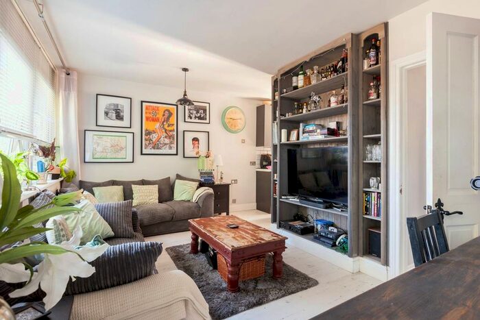 3 Bedroom Maisonette To Rent In Gaywood Close, Tulse Hill, London, SW2