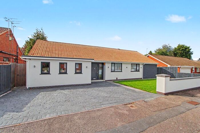 3 Bedroom Detached Bungalow For Sale In Magnolia Close, Leicester, LE2