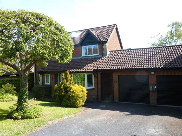 4 Bedroom House To Rent In Home Close, Chiseldon, Swindon, SN4