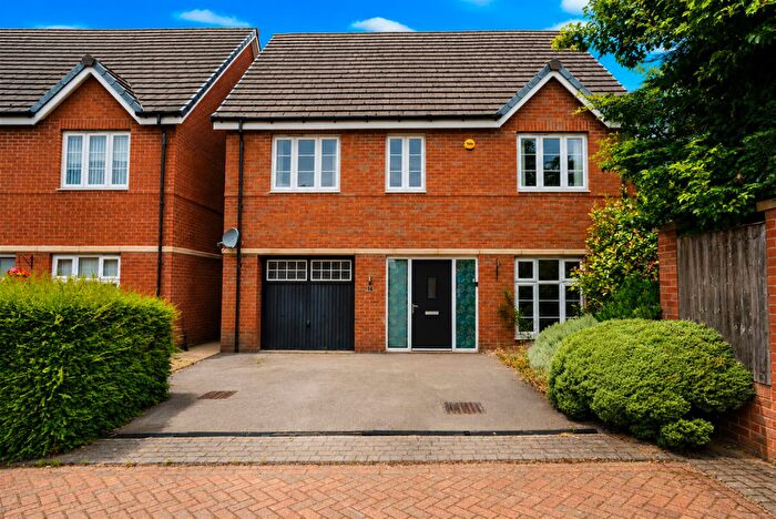 4 Bedroom Detached House For Sale In Rosebank Close, Shadwell, LS17