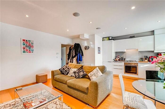 1 Bedroom Flat To Rent In St John's Hill, London, SW11