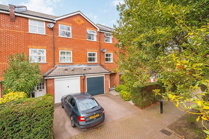 5 Bedroom Property For Sale In Massingberd Way, Tooting Bec, SW17