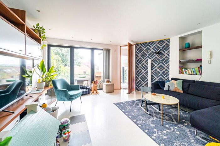 3 Bedroom Flat For Sale In Wolseley Road, Crouch End, N8