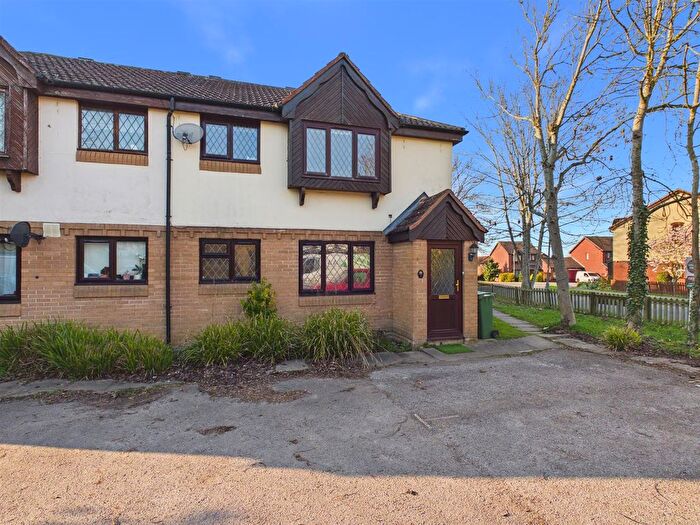 1 Bedroom Maisonette For Sale In Norwood Close, Oldhams Meadow, Aylesbury, HP20