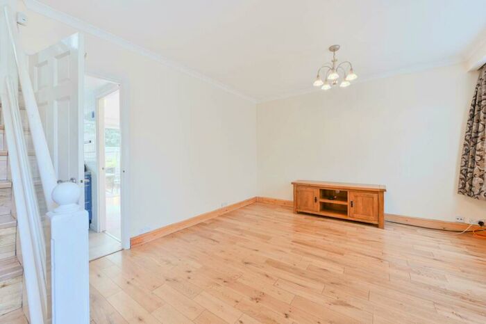 3 Bedroom Semi-Detached House To Rent In Weald Lane, Harrow Weald, Harrow, HA3