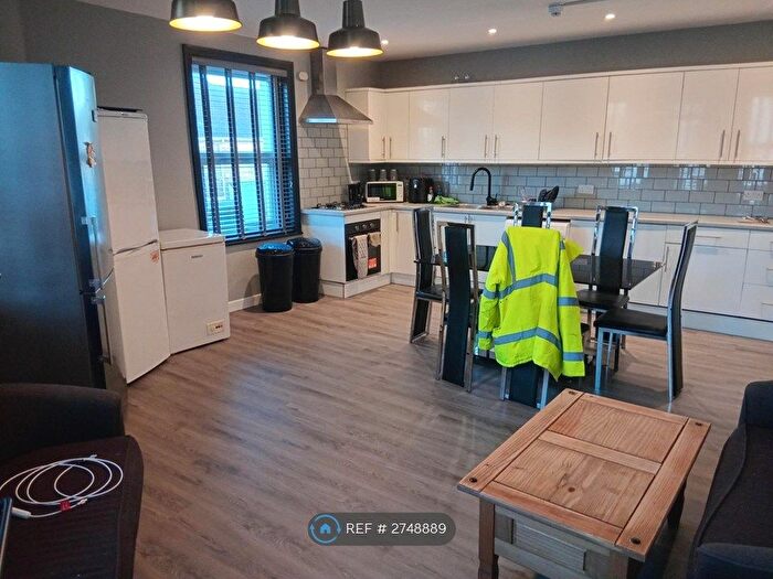 6 Bedroom Flat To Rent In Bournemouth, Bournemouth, BH8