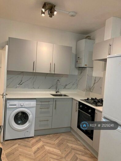 2 Bedroom Flat To Rent In Rangemoor Road, London, N15