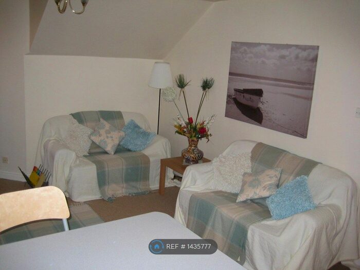 2 Bedroom Flat To Rent In Greenhill Main Road, Sheffield, S8