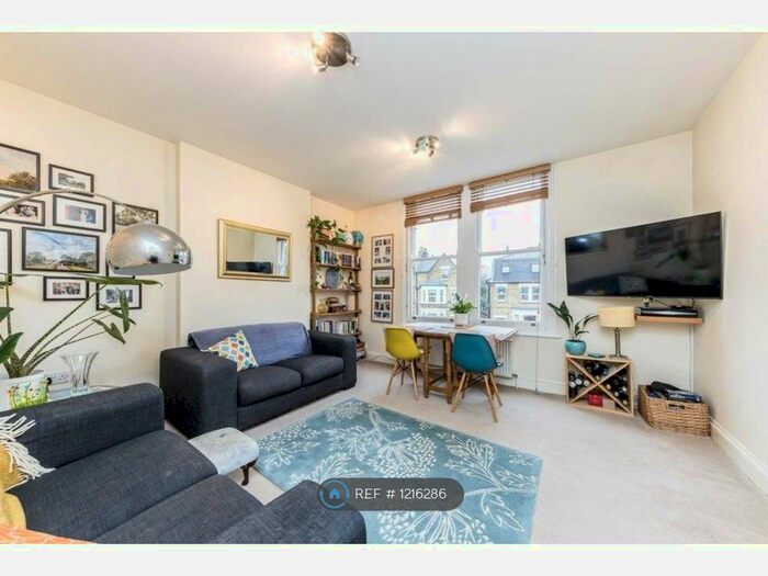 2 Bedroom Flat To Rent In Kempshott Road, London SW16