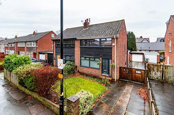 3 Bedroom Semi Detached House For Sale In Railway Road, Urmston, Manchester, M41