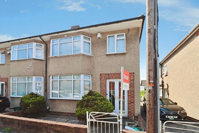 3 Bedroom Semi-Detached House For Sale In Guinea Lane, Bristol, BS16