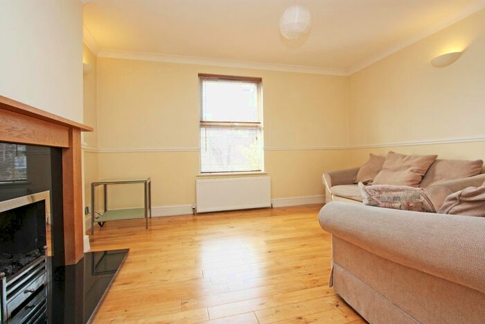 3 Bedroom Flat To Rent In Huron Road, London, SW17