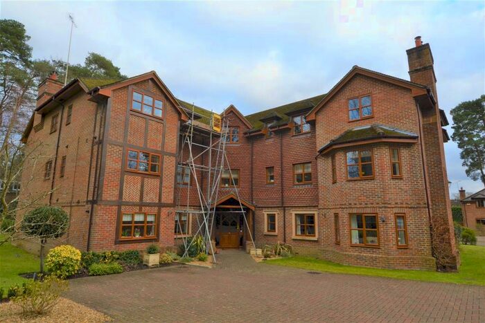 2 Bedroom Apartment To Rent In Orchard Fields, Fleet, GU51
