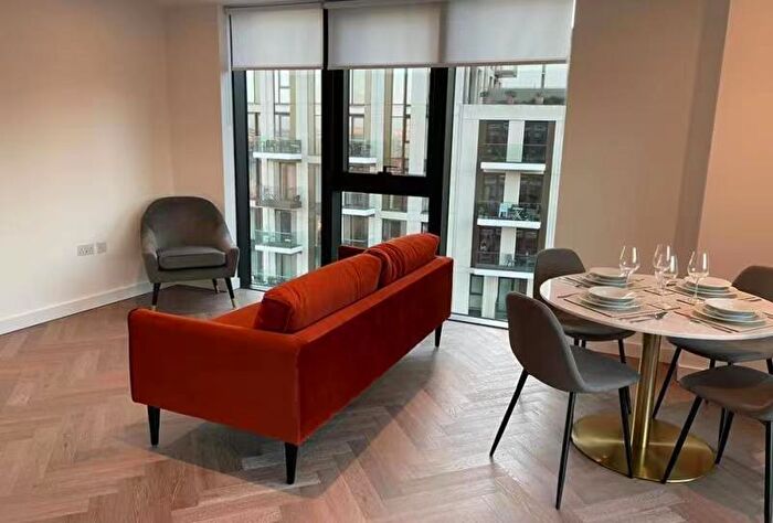 2 Bedroom Flat To Rent In Gauging Square, Tower Hamlets, London, E1W