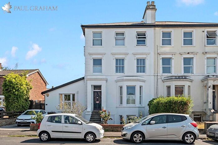 2 Bedroom Flat For Sale In Park Road, Wallington, SM6
