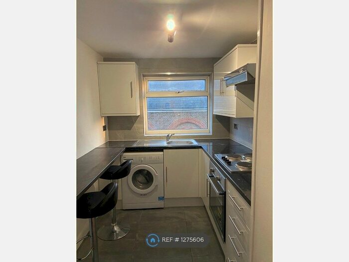 Studio To Rent In Felbridge Court, Harlington UB3