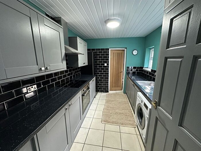 1 Bedroom Flat To Rent In Victoria Street, Chesterton, Newcastle, Staffs, ST5