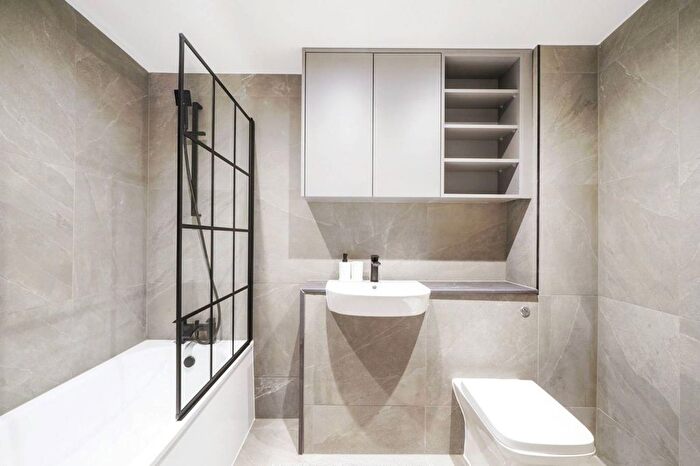 2 Bedroom Property To Rent In Balham High Road, Balham, London, SW12