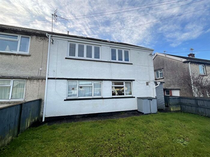 2 Bedroom Flat For Sale In Wern Road, Garnant, Ammanford, SA18