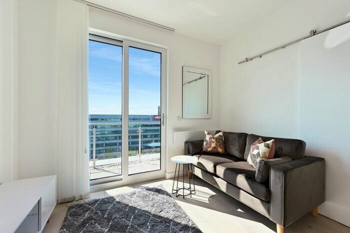 1 Bedroom Flat To Rent In The Solarium, Apt Parkview, Great West Road, Brentford, London, TW8