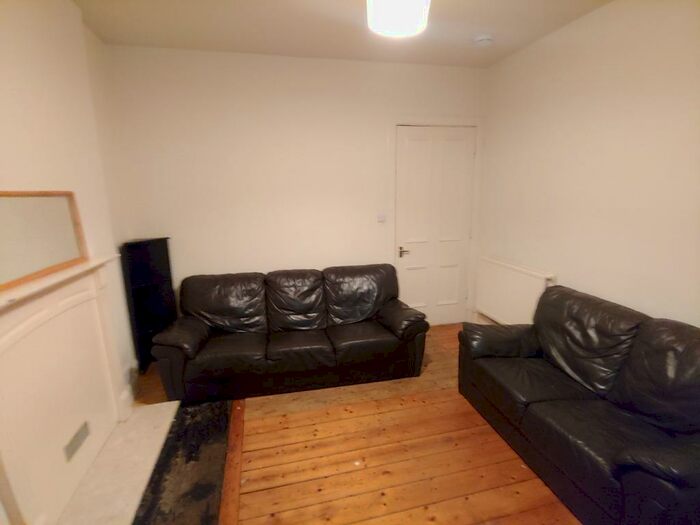 2 Bedroom Flat To Rent In Upper Grove Place, West End, Edinburgh, EH3