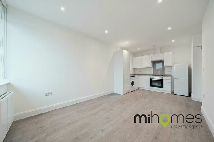 2 Bedroom Apartment To Rent In Key Point, Potters Bar, EN6