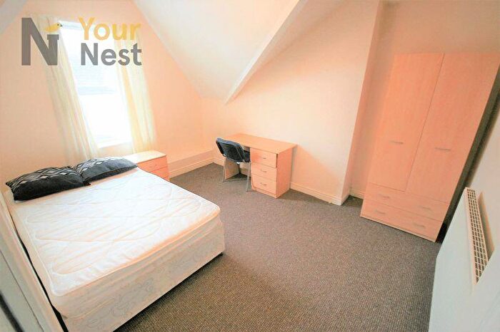 6 Bedroom Semi Detached House To Rent In Derwentwater Terrace, Headingley, LS6