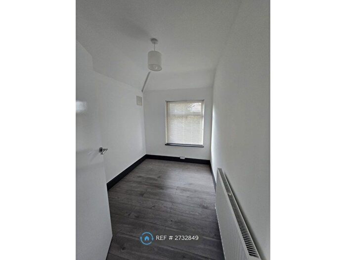 3 Bedroom Detached House To Rent In Anglesey Road, Enfield, EN3