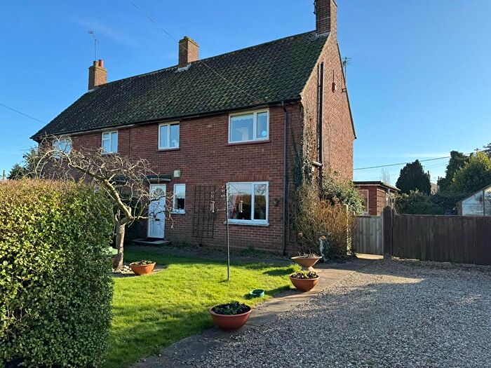 3 Bedroom Semi-Detached House For Sale In North View, NR21
