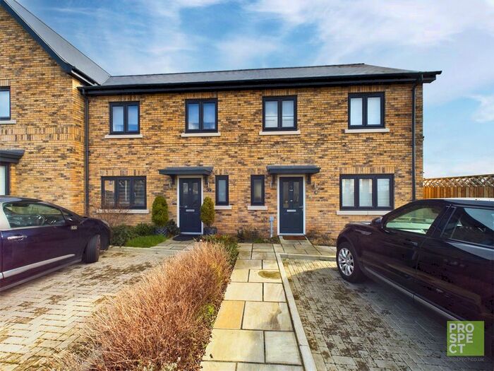 3 Bedroom End Of Terrace House To Rent In Johnstone Close, Bracknell, Berkshire, RG12