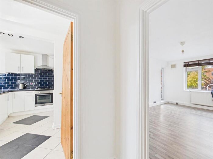 3 Bedroom Flat For Sale In Markfield House, Stamford Road, N15