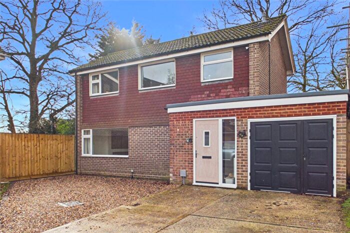 3 Bedroom Detached House For Sale In Ambrose Road, Tadley, Hampshire, RG26