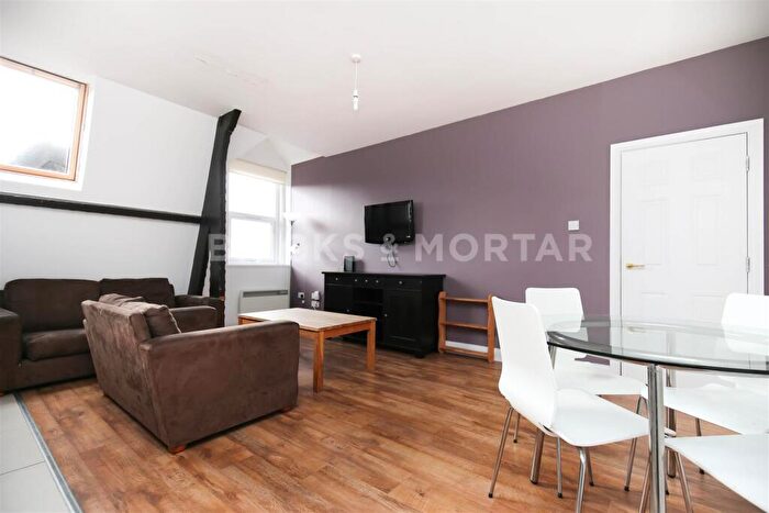 3 Bedroom Apartment To Rent In (£pppw) The Gatehouse, City Centre, NE1