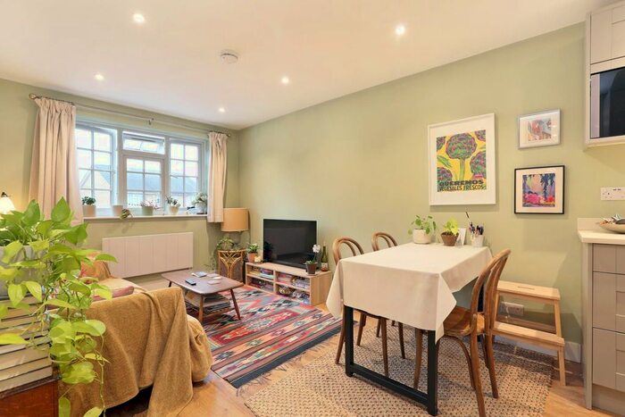 1 Bedroom Flat For Sale In Gables Close, London, SE5