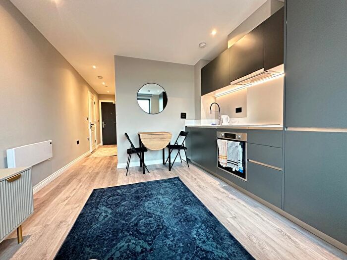 1 Bedroom Apartment To Rent In Springwell Gardens, Springwell Road, Leeds City Centre, LS12