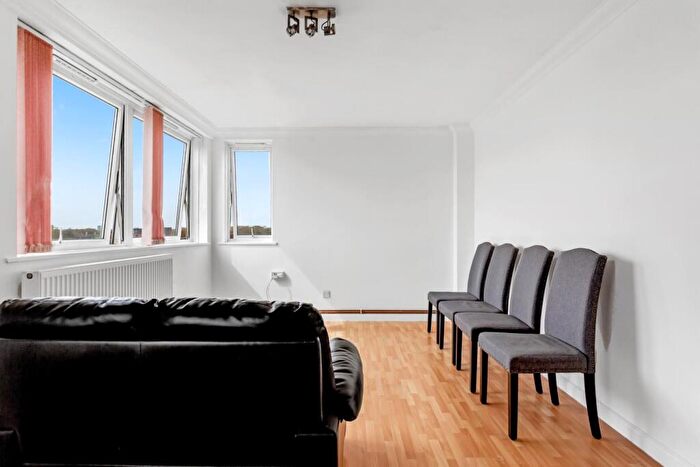 2 Bedroom Flat To Rent In Milton Garden Estate, London, N16