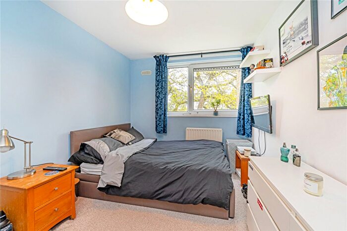 2 Bedroom Flat For Sale In Fairlight, Hampton, Middlesex, TW12