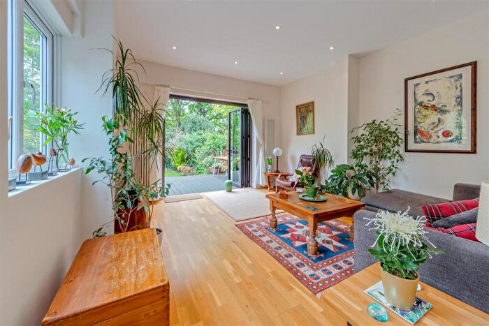 3 Bedroom House For Sale In Talbot Road, Highgate, London, N6