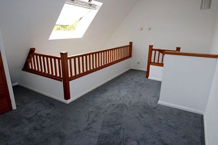 1 Bedroom Flat For Sale In Colburn Crescent, Guildford, Surrey, GU4