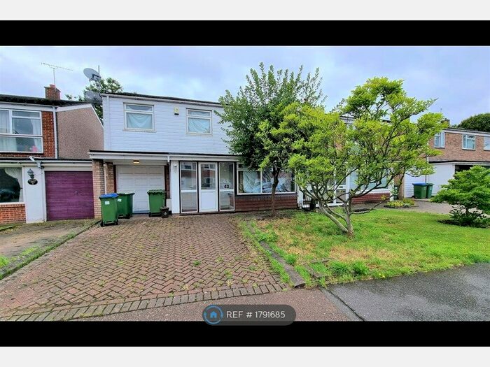 4 Bedroom Semi-Detached House To Rent In Maiden Erlegh Avenue, Bexley, DA5