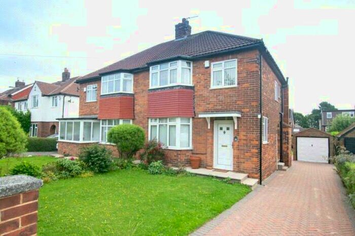 3 Bedroom Semi-Detached House To Rent In The Avenue, Alwoodley, Leeds, West Yorkshire, LS17