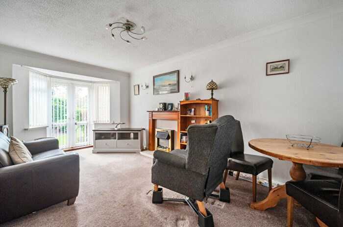 1 Bedroom Apartment For Sale In Allingham Court, Summers Road, Godalming, Surrey, GU7