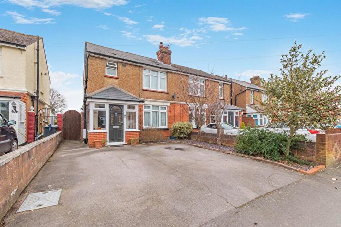 3 Bedroom Semi-Detached House For Sale In Plains Avenue, Maidstone, ME15