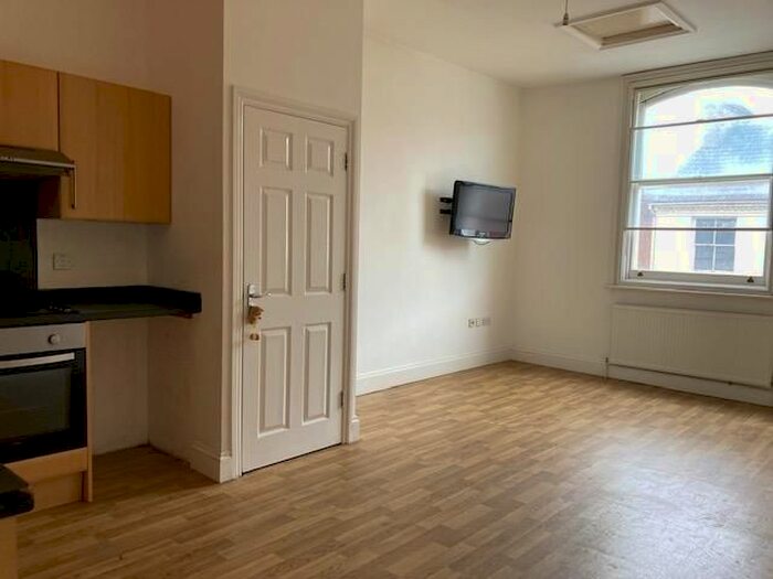 2 Bedroom Flat To Rent In High Street, Bedford, MK40