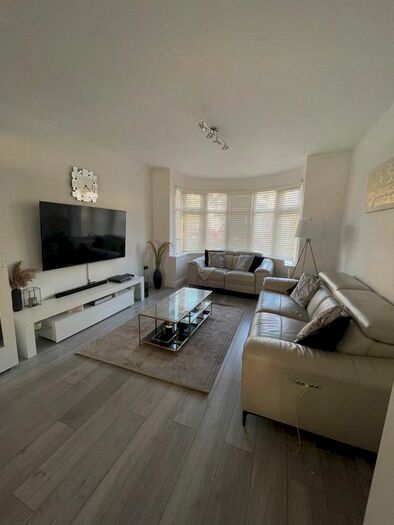 3 Bedroom Semi-Detached House To Rent In Dorchester Avenue, Harrow, HA2